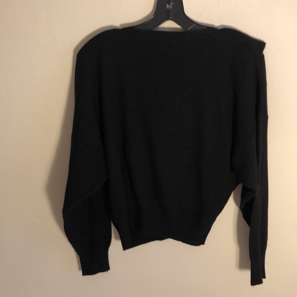 Sweater. - Picture 5 of 5